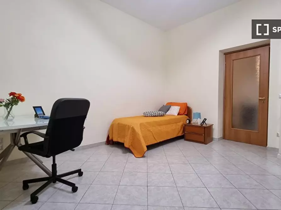 Immagine 1 di Camera condivisa in affitto  in Via Pompeo Magno n. a Casandrino