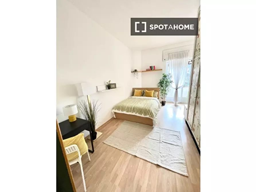 Immagine 3 di Camera condivisa in affitto  in Viale Coni Zugna a Milano