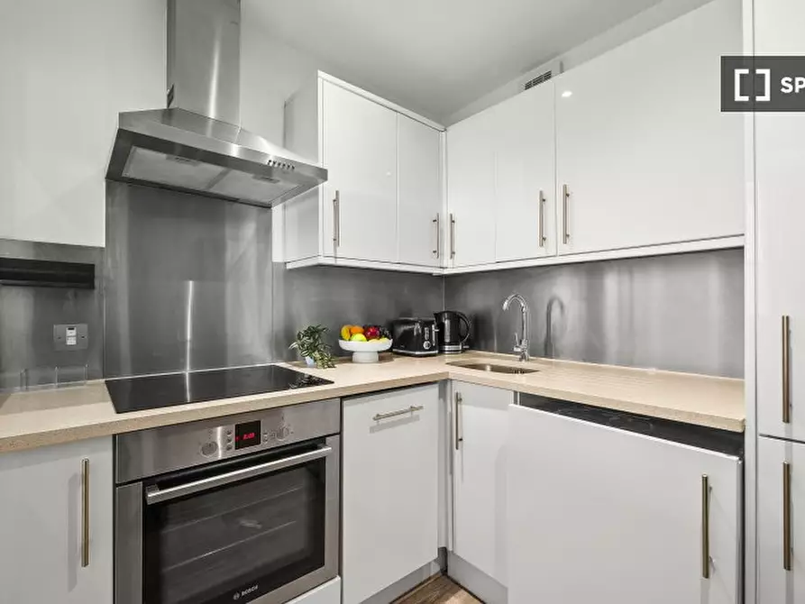 Immagine 3 di Appartamento in affitto  in Nevern Pl a Kensington