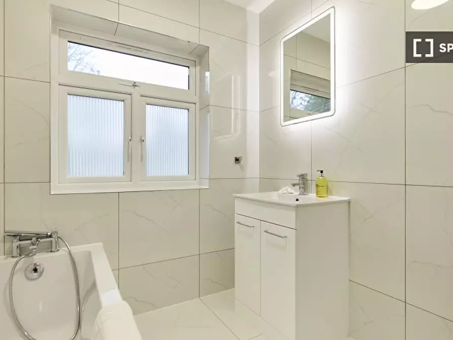 Immagine 4 di Appartamento in affitto  in Ravenswood Ct a Kingston Upon Thames
