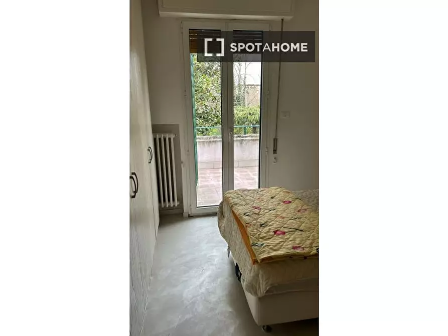 Immagine 3 di Camera condivisa in affitto  in Via Cadriano a Bologna