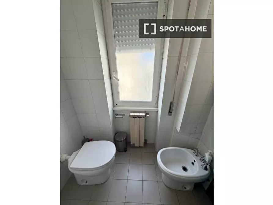 Immagine 8 di Camera condivisa in affitto  in Viale dei Colli Portuensi a Roma