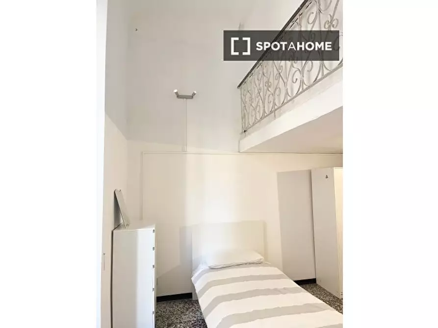Immagine 5 di Camera condivisa in affitto  in Via Caffaro a Genova
