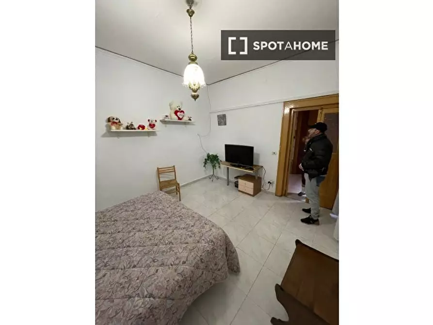 Immagine 5 di Camera condivisa in affitto  in Via S. Giovanni in Porta a Napoli