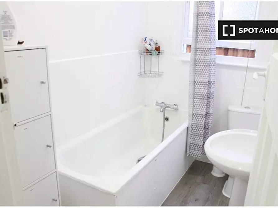 Immagine 10 di Camera condivisa in affitto  in Southfield Rd a Hounslow