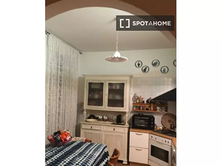 Immagine 3 di Camera condivisa in affitto  in Via Guido Castelnuovo a Roma