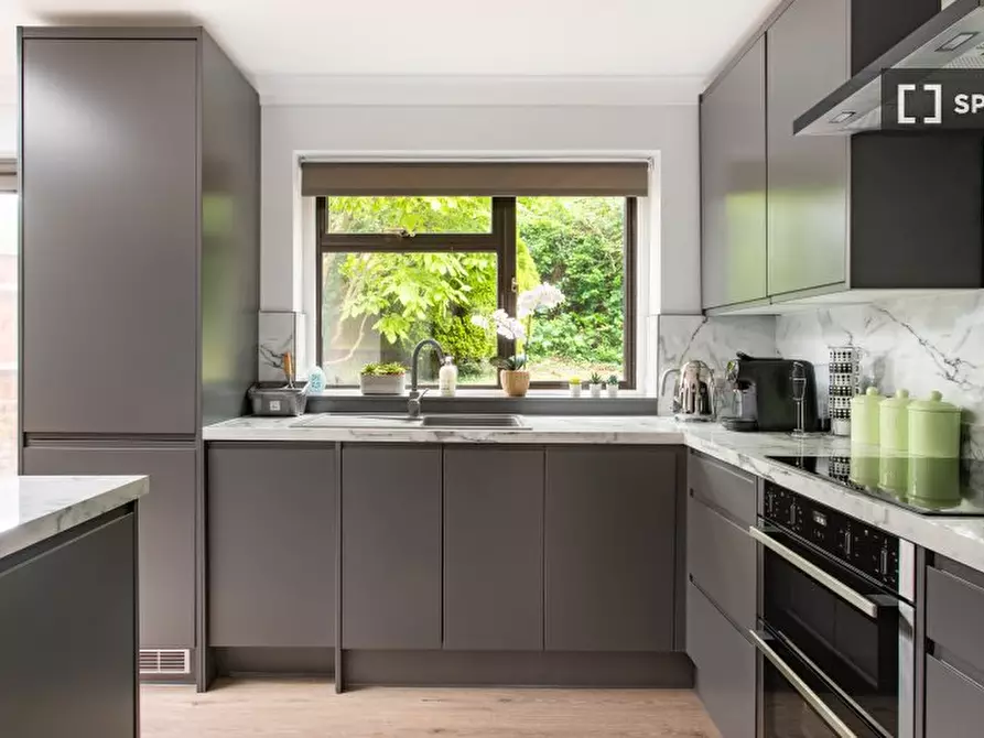 Immagine 9 di Appartamento in affitto  in The Acorns a Loughton
