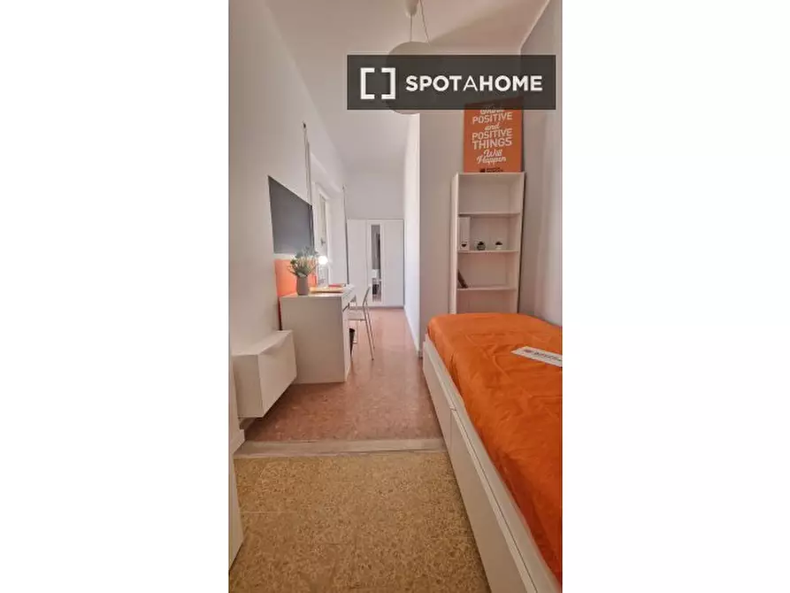 Immagine 1 di Camera condivisa in affitto  in Lungotevere di Pietra Papa a Roma