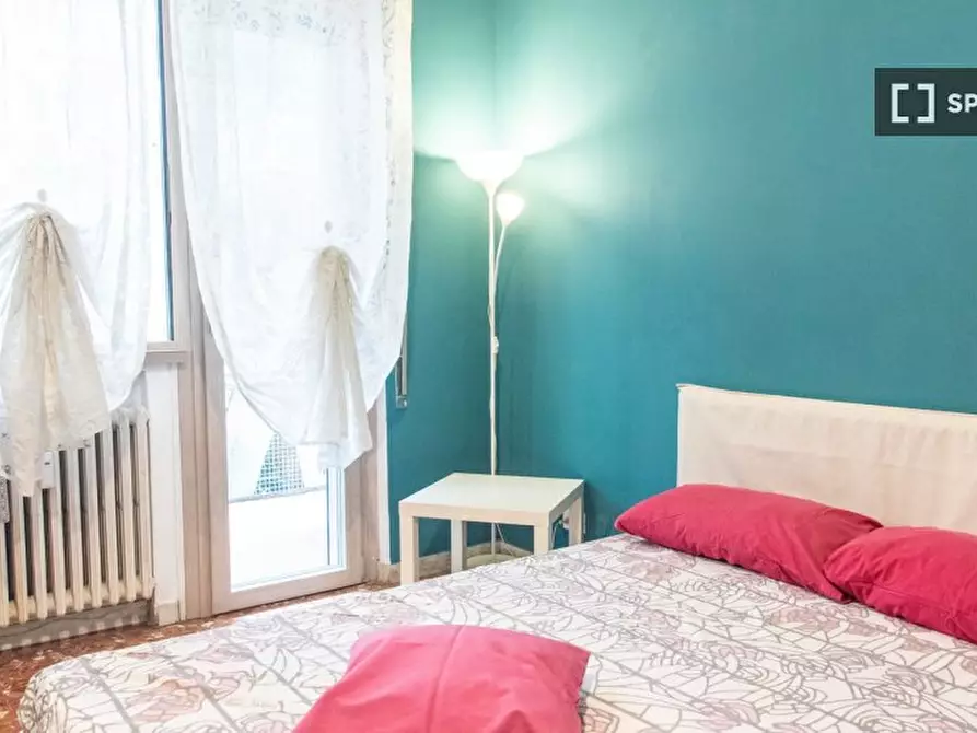 Immagine 2 di Camera condivisa in affitto  in Via Tuscolana a Roma