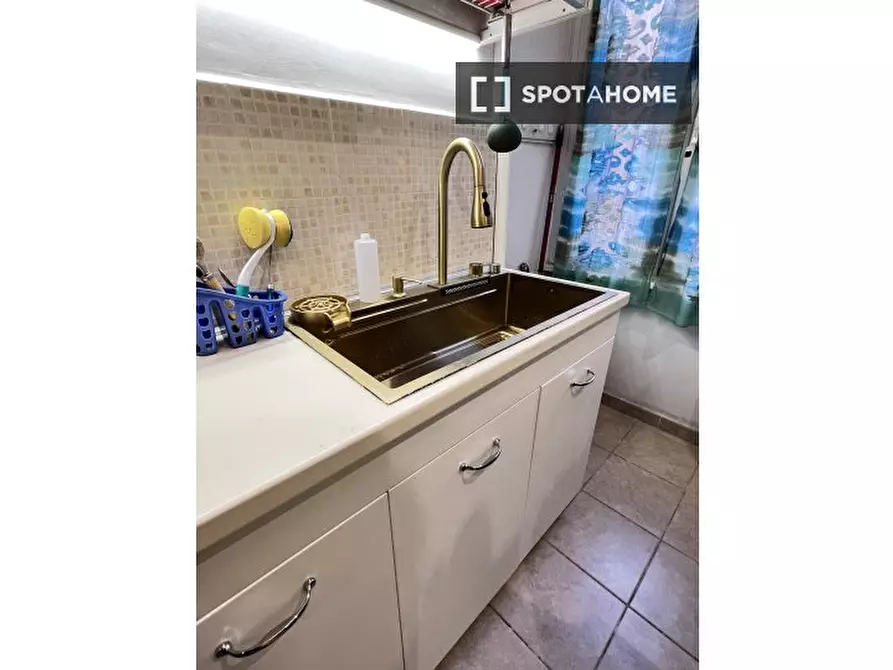 Immagine 17 di Camera condivisa in affitto  in Via Sebastiano Veniero a Roma