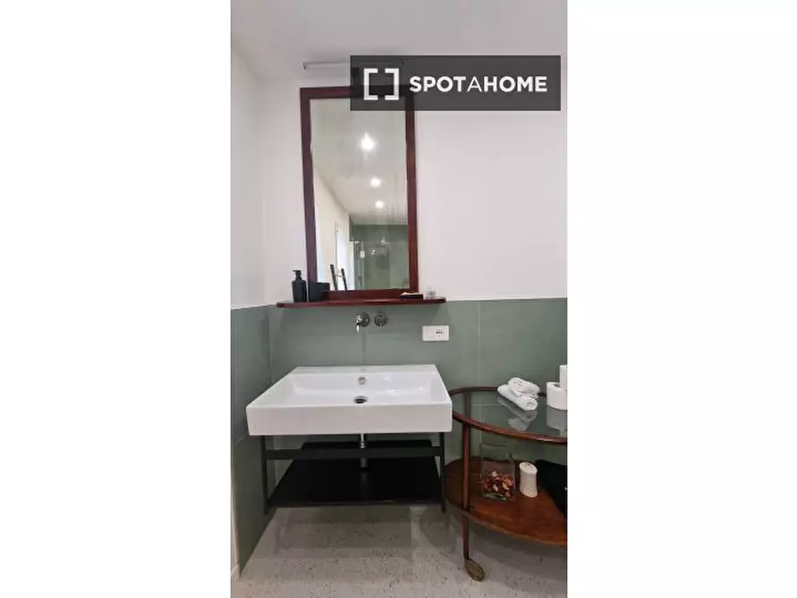 Immagine 15 di Appartamento in affitto  in Via della Mola Dei Fiorentini a Roma