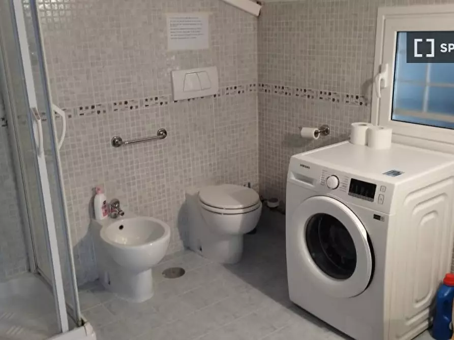 Immagine 4 di Camera condivisa in affitto  in Piazza Eschilo a Roma