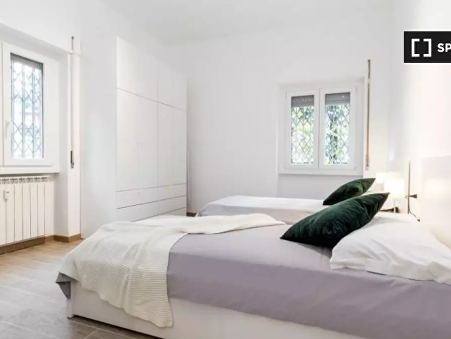 Immagine 2 di Camera condivisa in affitto  in Via delle Genziane a Milano