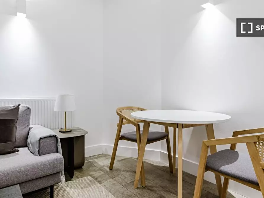 Immagine 1 di Appartamento in affitto  in -47 Great Sutton St a Islington