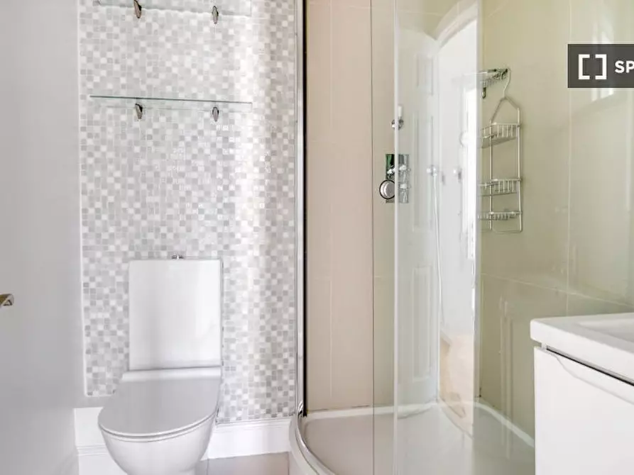 Immagine 12 di Appartamento in affitto  in Hugh St a 