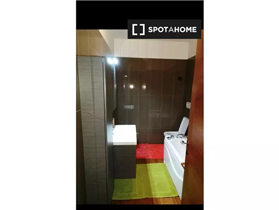 Immagine 4 di Camera condivisa in affitto  in Via Empedocle a Milano