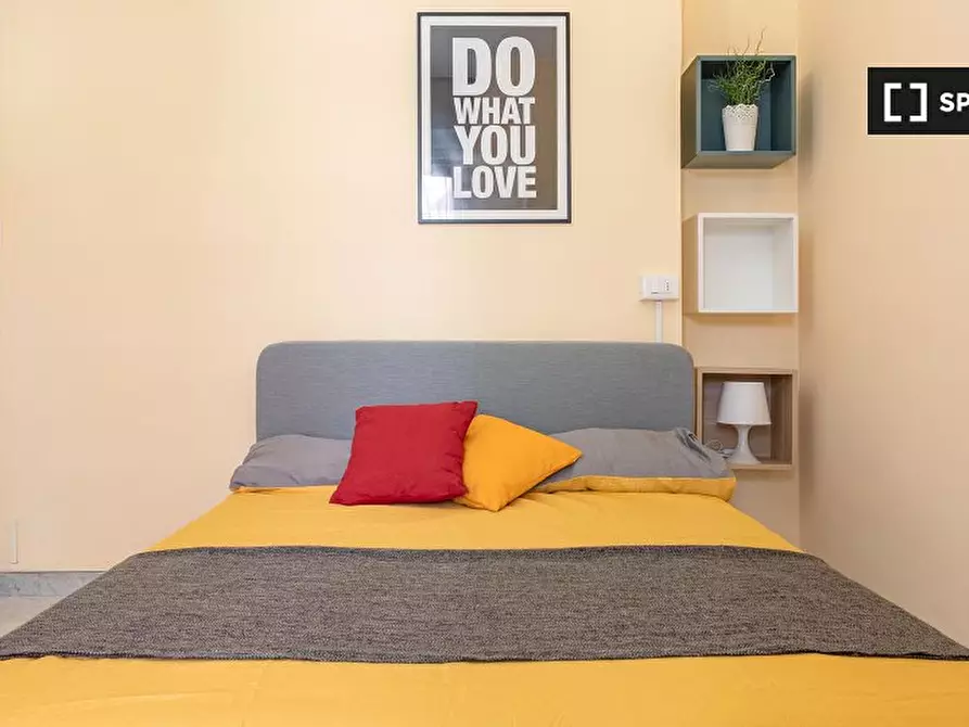 Immagine 1 di Camera condivisa in affitto  in Via Lorenteggio a Milano