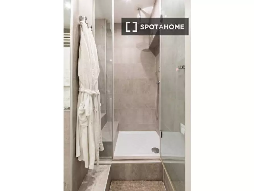 Immagine 15 di Appartamento in affitto  in Via Gregoriana a Roma