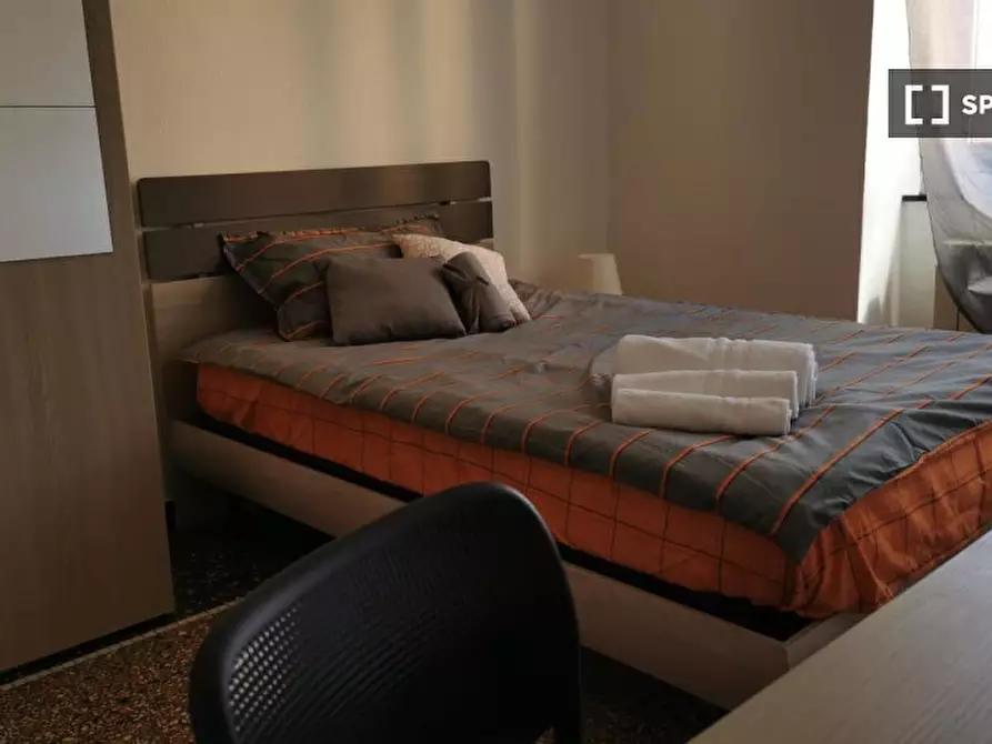 Immagine 2 di Camera condivisa in affitto  in SALITA PIANO DI ROCCA/8 a Genova