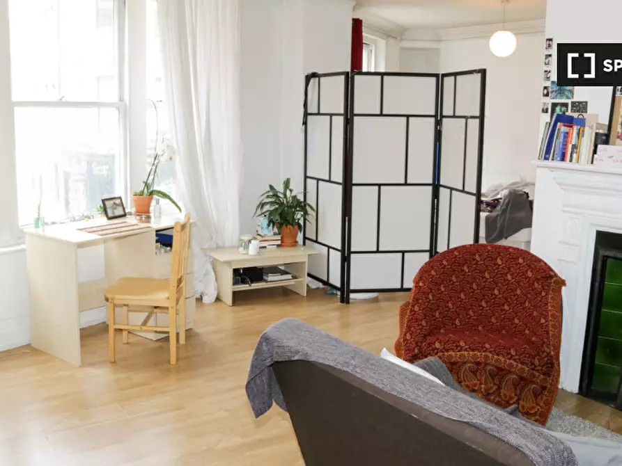 Immagine 2 di Camera condivisa in affitto  in 9 Kensington Mall a Kensington