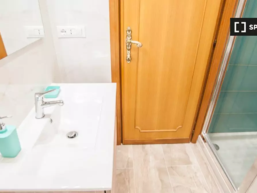 Immagine 9 di Camera condivisa in affitto  in Viale Appio Claudio, 00174 Roma RM, Italy a Roma