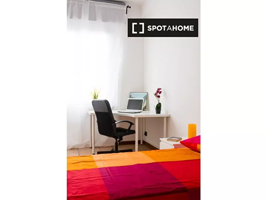 Immagine 2 di Camera condivisa in affitto  in Piazza Tancredi Galimberti a Torino