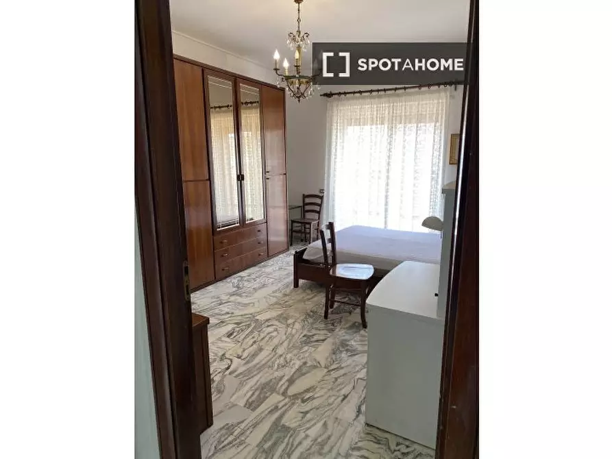 Immagine 11 di Camera condivisa in affitto  in Viale Maria Bakunin a Napoli