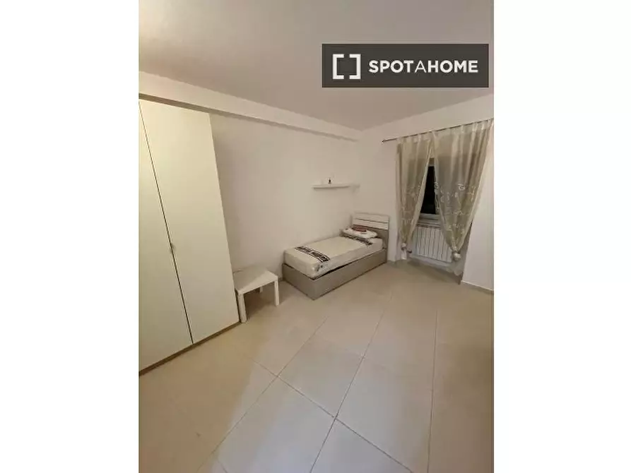 Immagine 10 di Camera condivisa in affitto  in Via Luigi Settembrini a Napoli