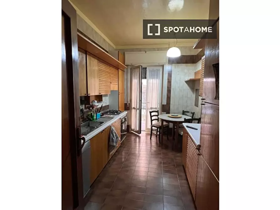 Immagine 5 di Camera condivisa in affitto  in Via Gabriele Jannelli a Napoli