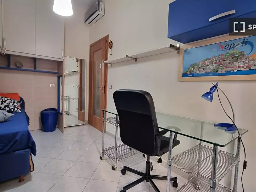 Immagine 2 di Camera condivisa in affitto  in Via Pompeo Magno n. a Casandrino