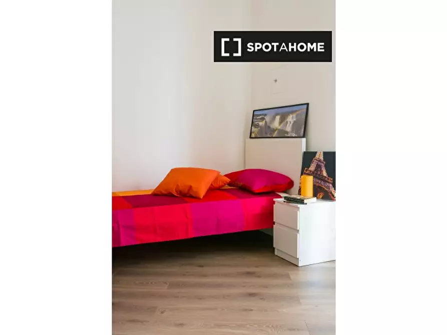 Immagine 2 di Camera condivisa in affitto  in Via S Paolo a Torino