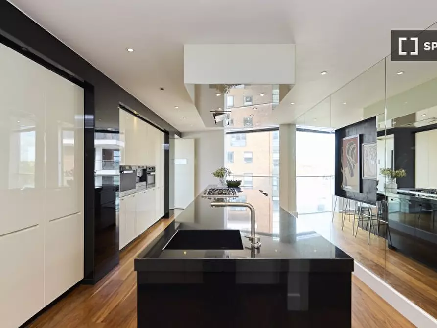 Immagine 3 di Appartamento in affitto  in Hester Rd a Wandsworth