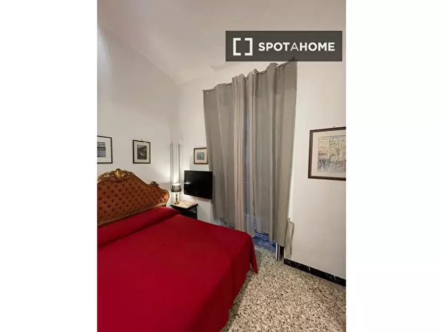 Immagine 4 di Camera condivisa in affitto  in Vico Latilla a Napoli