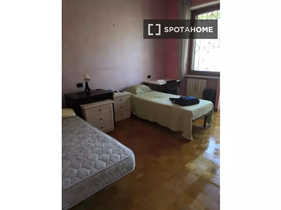 Immagine 17 di Camera condivisa in affitto  in Via Invorio a Torino