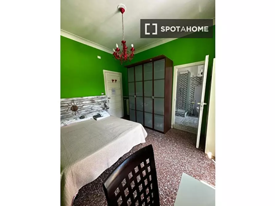 Immagine 2 di Camera condivisa in affitto  in Via Camilla a Roma