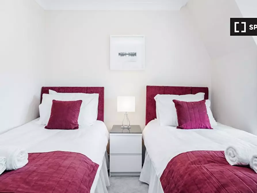 Immagine 8 di Appartamento in affitto  in Leret Way a Leatherhead