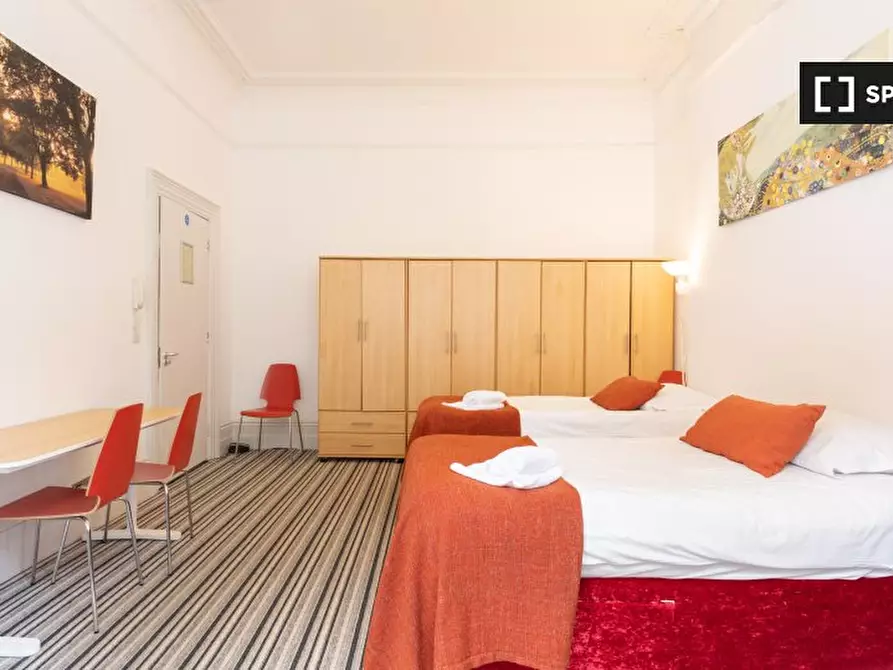 Immagine 13 di Camera condivisa in affitto  in Ground Floor Apartment a Kensington