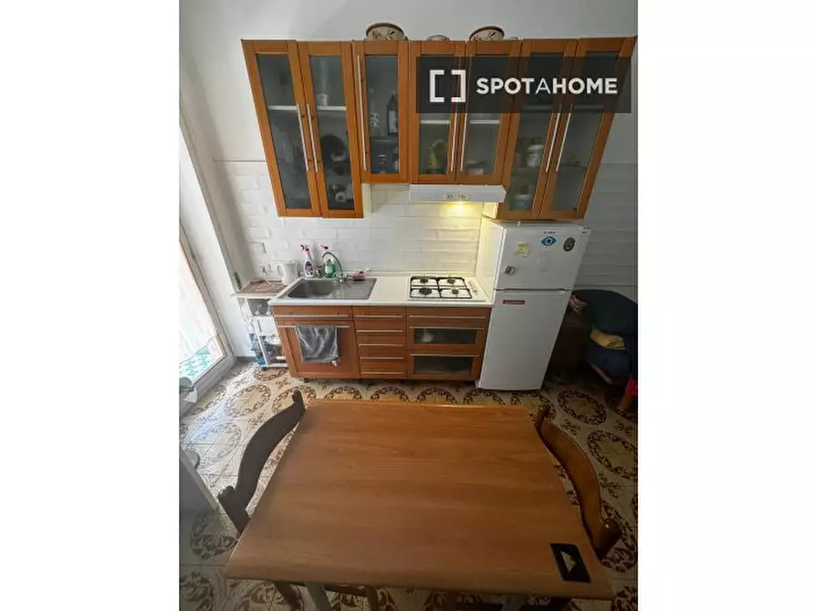 Immagine 3 di Camera condivisa in affitto  in Via Renato Simoni a Roma