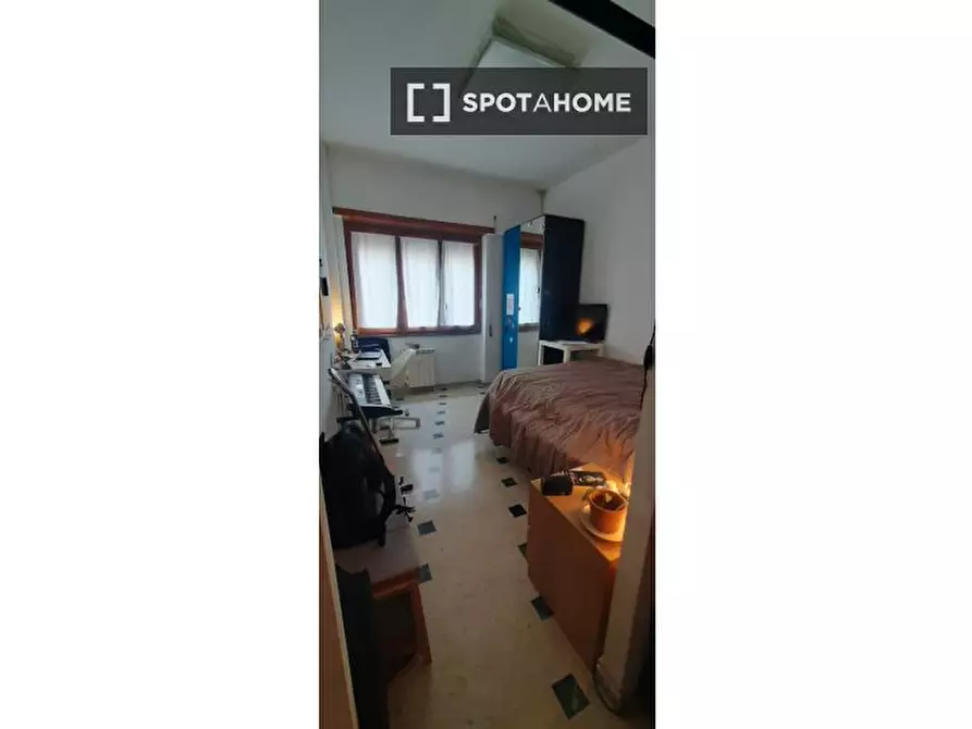 Immagine 1 di Camera condivisa in affitto  in Via Cornelio Magni a Roma