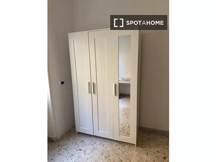 Immagine 4 di Camera condivisa in affitto  in Via dei Monti di Primavalle a Roma