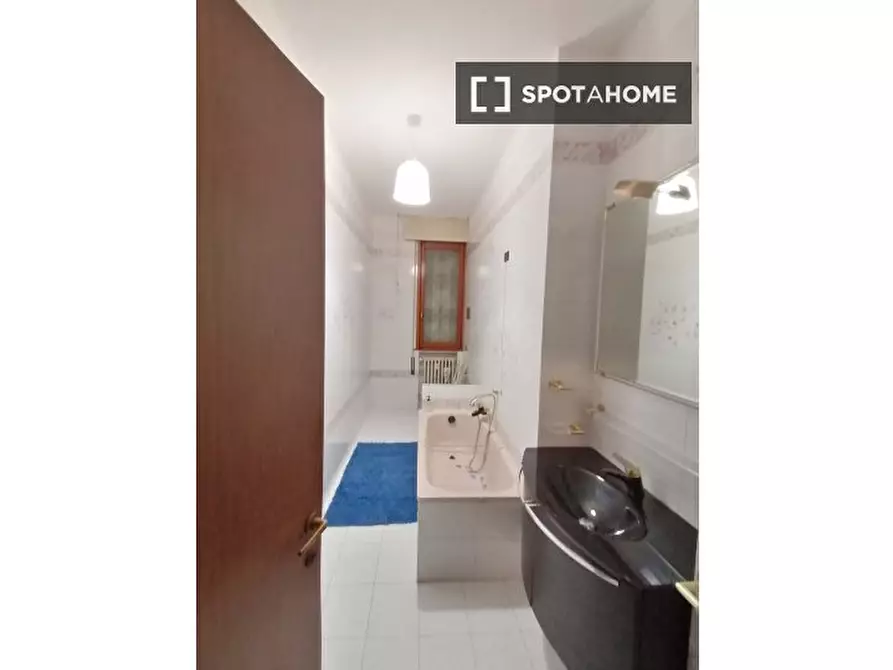 Immagine 10 di Camera condivisa in affitto  in Via Montello a Padova