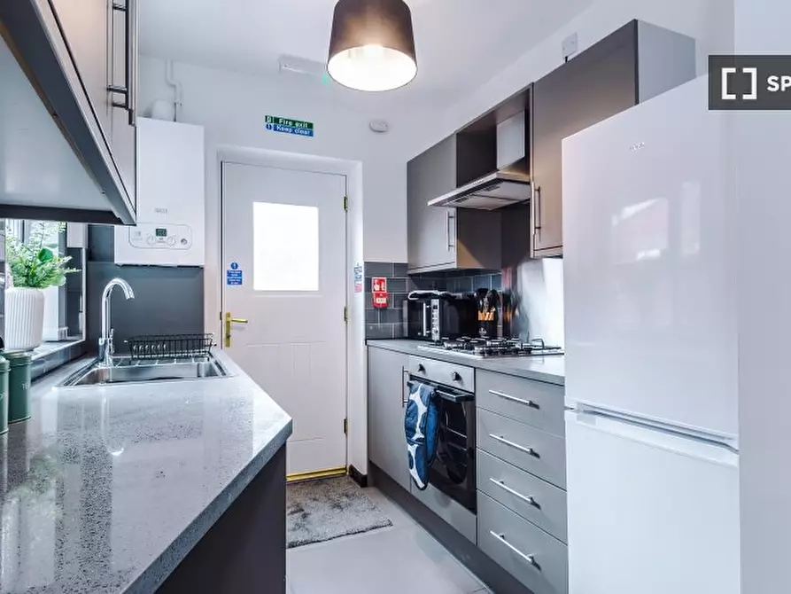 Immagine 2 di Appartamento in affitto  in Alpha St a 