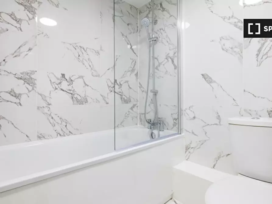 Immagine 17 di Appartamento in affitto  in Goldhawk Rd a Hammersmith