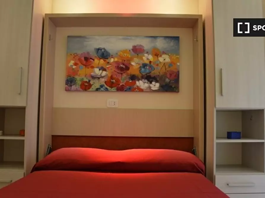 Immagine 3 di Camera condivisa in affitto  in Via Vetulonia a Roma