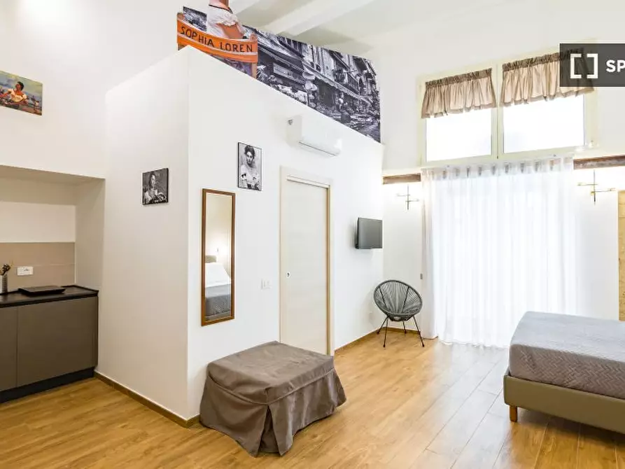 Immagine 6 di Appartamento in affitto  in Via Santa Teresa degli Scalzi a Napoli