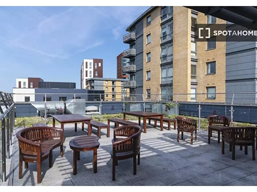 Immagine 8 di Residence in affitto  in Portal Way a Ealing