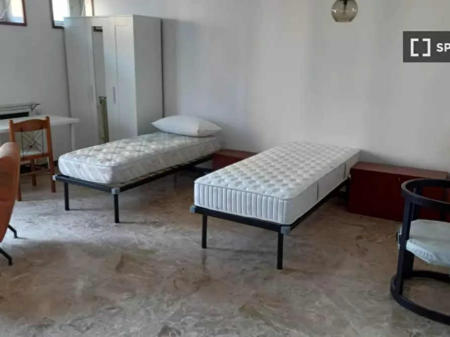 Immagine 1 di Camera condivisa in affitto  in Piazza S. Francesco a Bologna