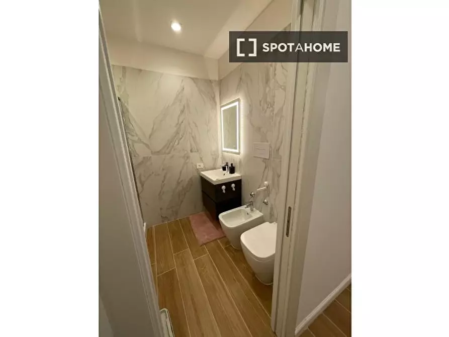 Immagine 5 di Appartamento in affitto  in Via Medina a Napoli