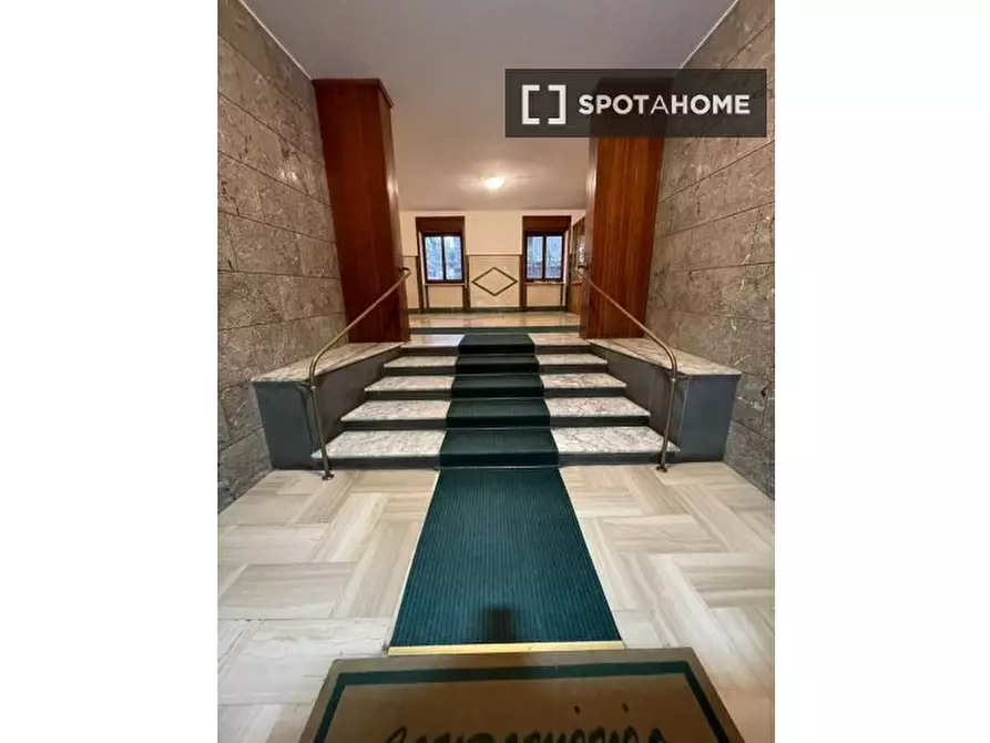 Immagine 3 di Camera condivisa in affitto  in Via Adolfo Omodeo a Napoli