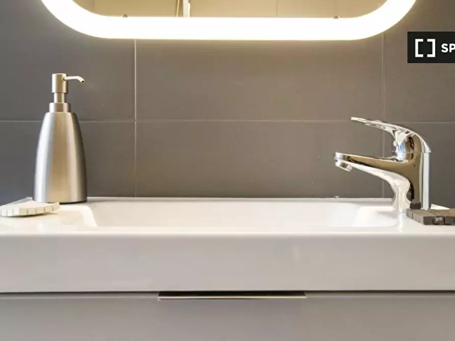 Immagine 9 di Appartamento in affitto  in Via del Borgo di S. Pietro a Bologna